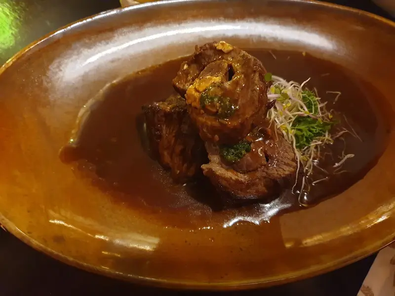 Langgestoofd vlees in saus